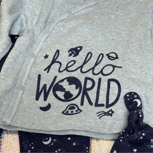 Just Born 6/9 Months 3 Piece Sleep Set Top Bottoms Hat Infant Pajamas NEW - Picture 2 of 8